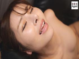 顔で抜く！！顔面ドアップ主観手マン　サンプル画像08